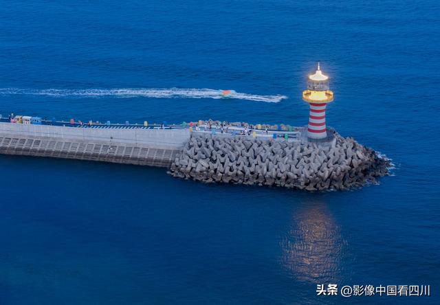 海南陵水：自由灯塔引客来