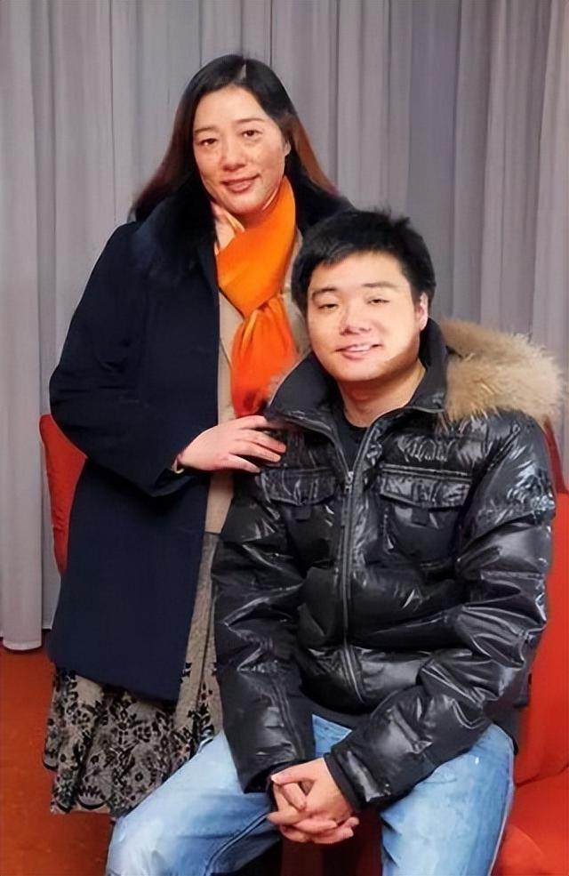 丁俊晖的妻子张元元：她不是富二代，见证了丈夫辉煌背后的眼泪