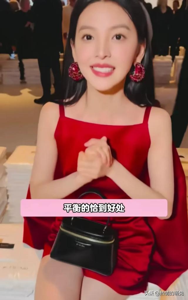 范丞丞终于如愿了 28岁章若楠斗篷红裙闪耀巴黎 美的太突出了