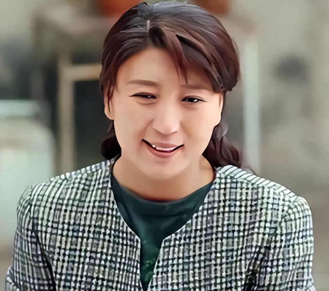 一级演员闫学晶塌房，她做错了两件事