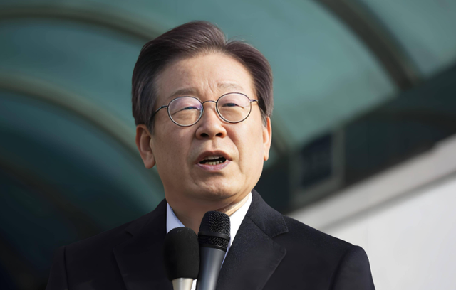 特朗普逼李在明，要么针对中国，要么让地，韩国将彻底倒向美国？