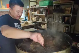 两夫妻小县城卖早餐月入3万，如何做到的？图片