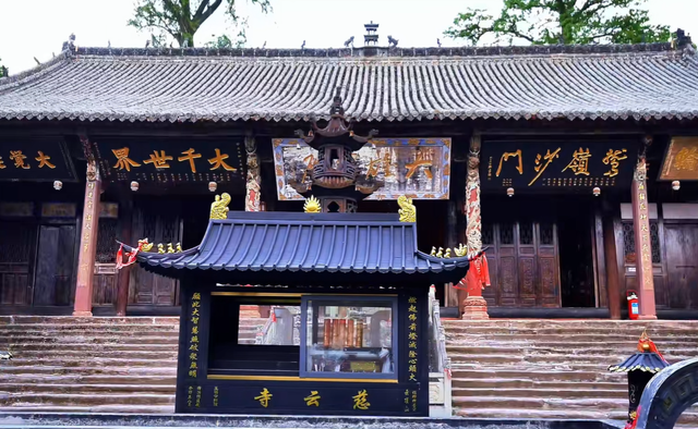 成都绝佳赏银杏景点，拥有两棵千年“夫妻树”银杏树，却少有人知