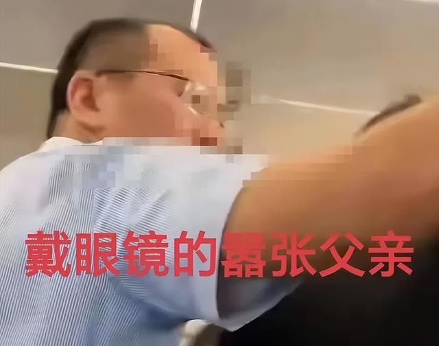 南航打人“熊家长”社死！父亲身份不简单 ，怪不得敢嚣张打人！