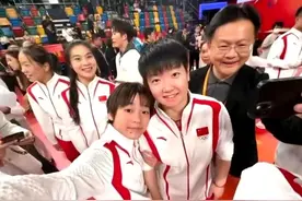 奥运健儿香港行好欢乐，莎莎成了团宠，看得出莎莎的真的很开心！图片