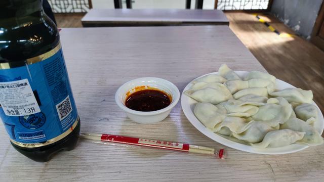 长春这有山摩肩擦踵，南湖公园绿树迎风