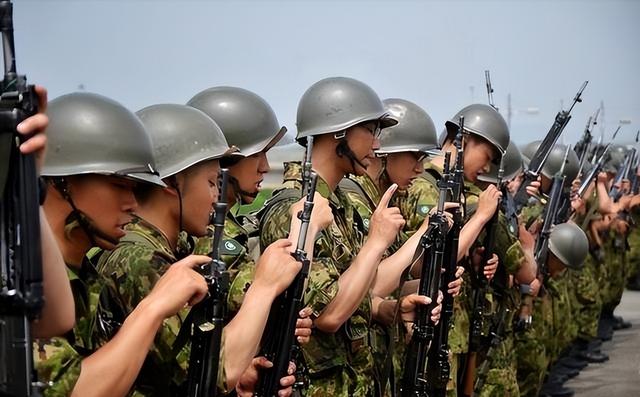 日本右翼彻底疯狂，一亿玉碎口号再次响起，解放军：比80年前更惨