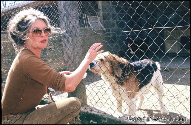 全法国男人曾为她痴狂！91岁性感传奇离世，马克龙亲自悼念