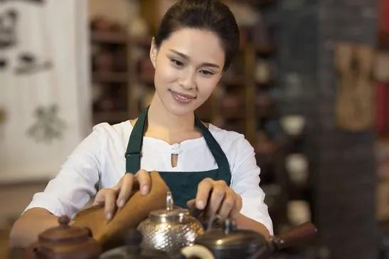 搞定50岁女人的最好方式，喂饱她的三个需求，很简单！