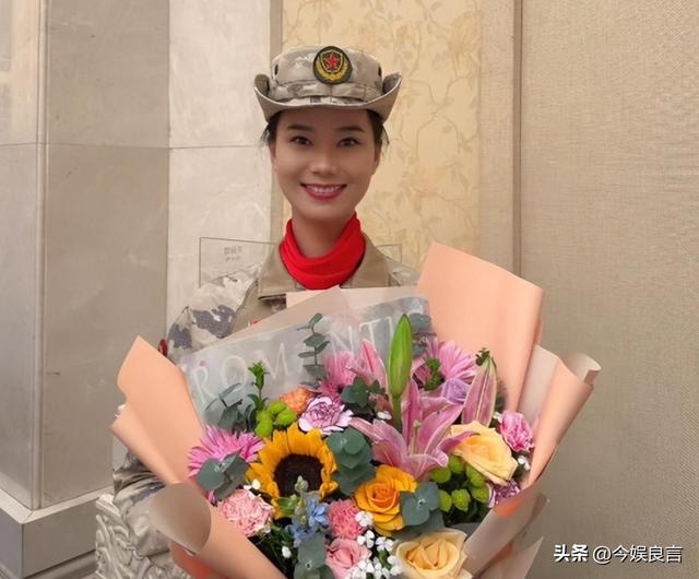 女民兵李思颖阅兵回家后仅半天，又有一个新身份：河北工大研究生