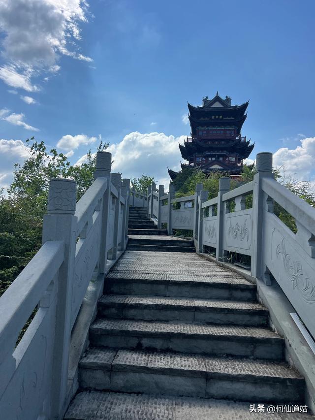 高高在上的阳明阁