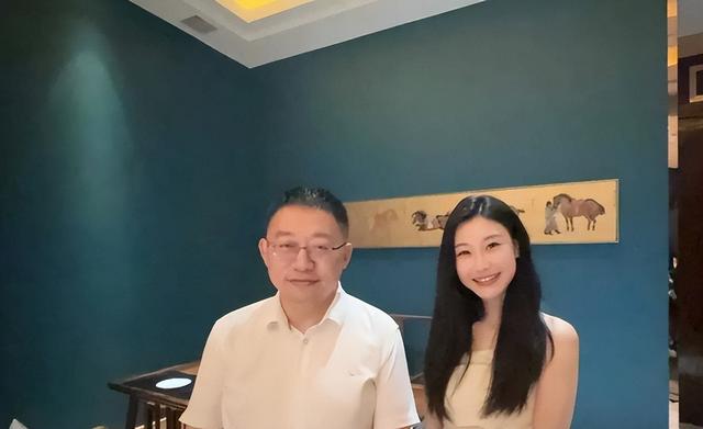 新西兰华人主持人三妹以其独特的个人魅力吸引中国大众的喜爱