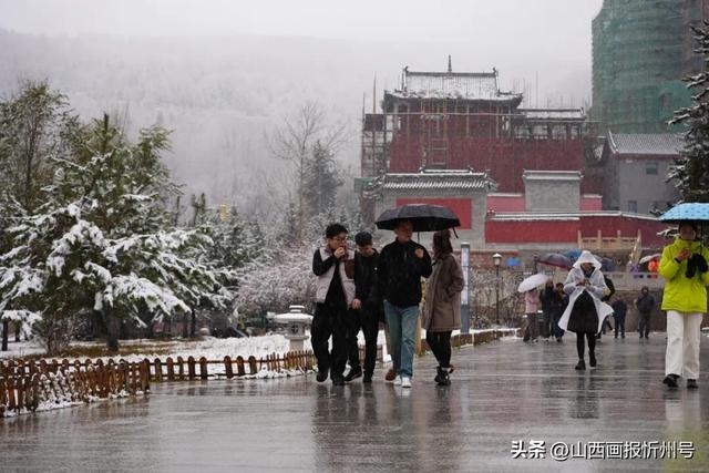 立冬节气 五台山景区初降瑞雪