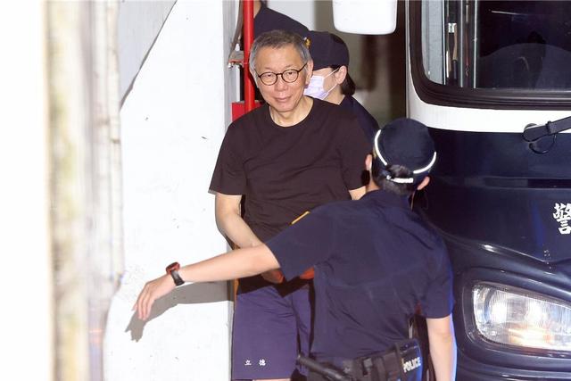 钟小平与柯文哲达成和解 柯决定撤告