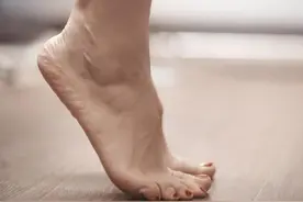 每天坚持一个小动作，竟可打通身体6条经络，通血管、强肝肾图片