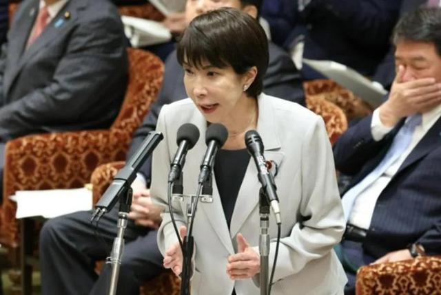 中方三路夹击开进钓鱼岛，高市官宅被围催下台，或成最短命首相？