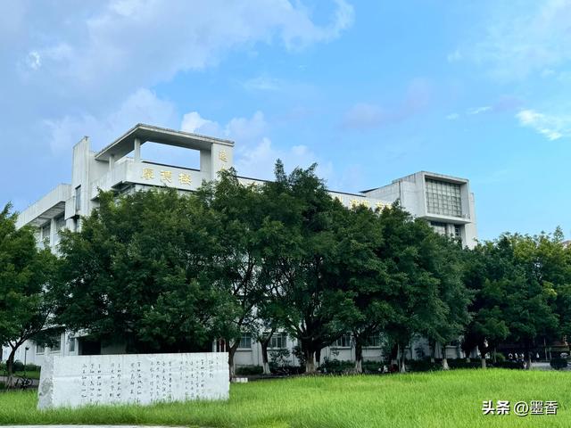 玉林师范学院2025新生入学攻略（学费住宿费、生活费）