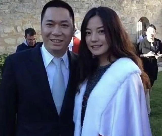 拔出萝卜带出泥！49岁赵薇近况被曝，原来圈内封杀只是冰山一角