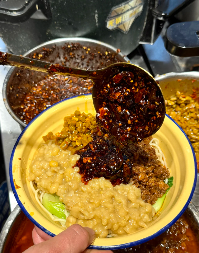 面馆老板：像我们这样的小店，很难撑到年底，隔壁邻居准备撤了