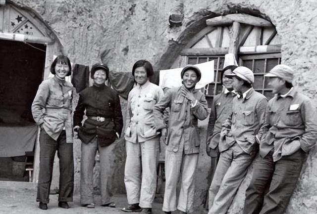 韩先楚的夫人有多美？这是1970留影，她50岁，皮肤白皙，气质非凡