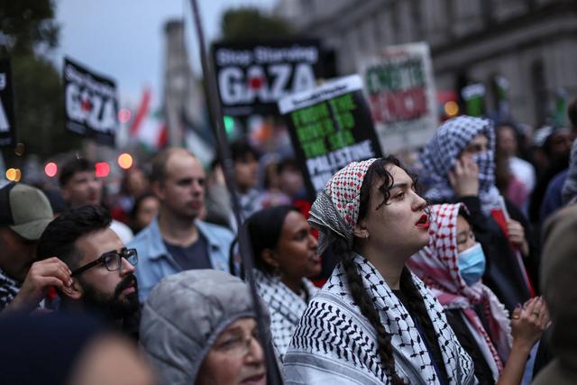 法国总统刚回国就变脸，威胁要对中方加征关税！效仿美国做法