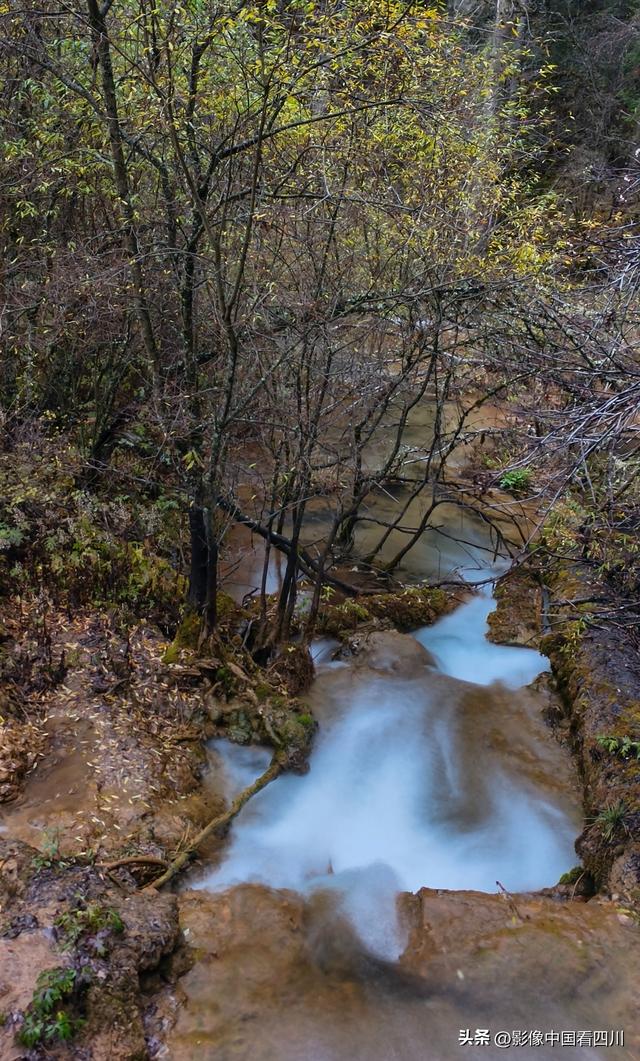 四川牟尼沟：扎嘎瀑布引客来