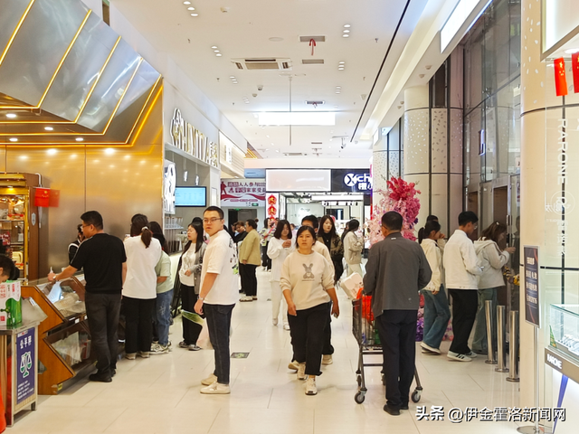 太火爆！伊旗双节接待游客42.4万人次！旅游收入突破3亿元！