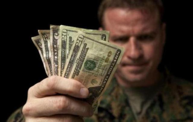 双连坠机，粪水污染，倒卖遗体，美军丑闻怎么开始直冲下三路了？