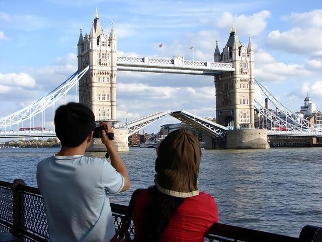继德国之后，英国也开始贴出“中文标语”？中国游客：不能够接受