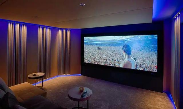 499隔衣服摸胸！私人影院暗藏涉黄：299元起步撕丝袜，还有更过火