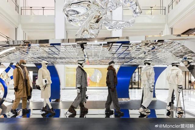 中产最爱的羽绒服，忽然卖不动了？