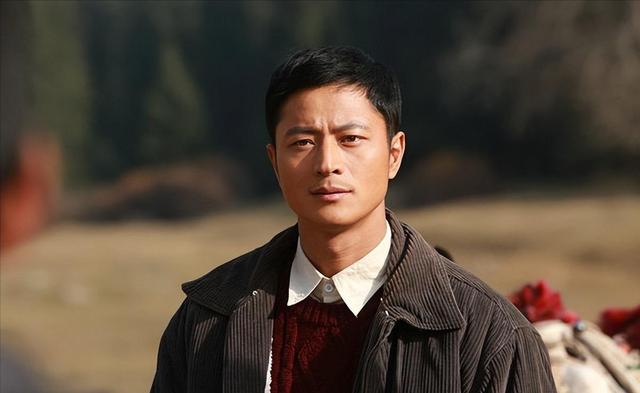 演了83部戏都没红，颜值不输靳东演技不输张译，如今47岁还在拍戏