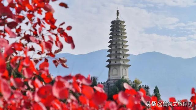 徒步三峡：霜叶漫山处，一步一千年