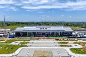 奇葩的高铁站——成宜高铁沿滩站图片