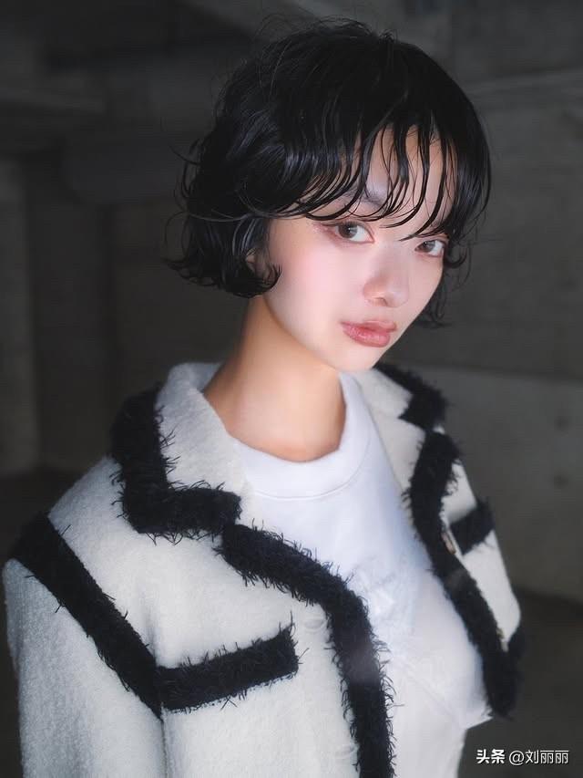 日系慵懒卷发：解锁松弛感，适配所有风格的氛围感神器