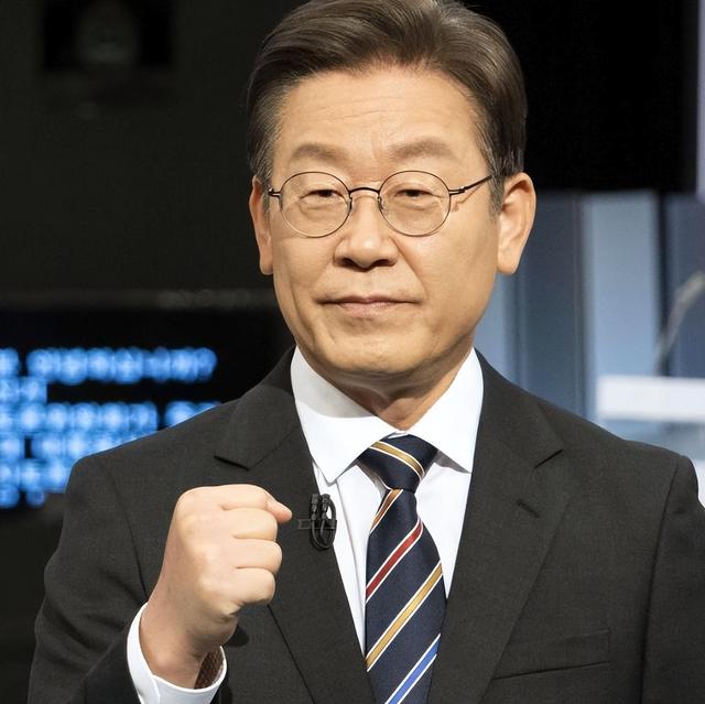 李在明请求访华，中方反击日本七寸，高市被逼服软，美再落井下石