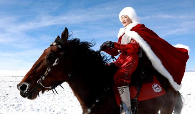 今天	，要悼念两个人