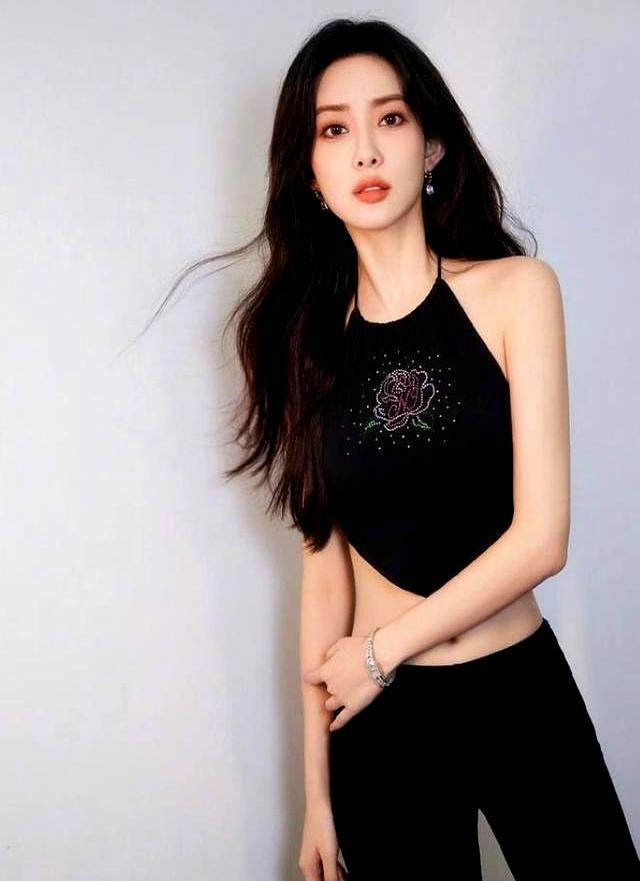 六位短剧女神杀疯了：甜妹、御姐、白月光，总有一款是你的白月光