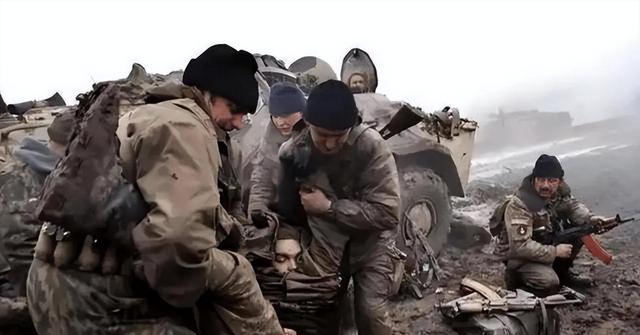 1天猛攻87次！乌军被俄全面包围，特朗普横叉一杠，要和普京谈谈