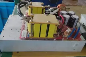 为何中国用220v电压，而美国却使用110v电压？两者有何区别图片