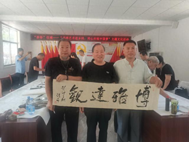 书画名家捐赠墨宝 助力乡村文化建设