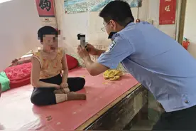 山东威海：窗口服务零距离 民警上门为残疾人补办身份证图片