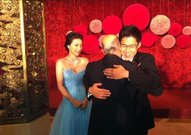 摊牌了！结婚13年，郭晶晶再次迎来喜讯，原来霍震霆当年没说错