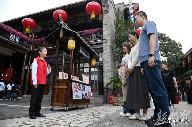 77名红领巾，深情讲家乡