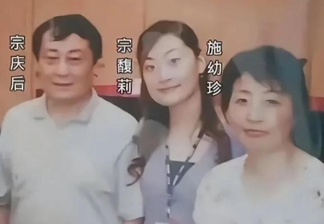 宗馥莉早知父亲“做局”，她争的不是遗产，是母亲的“体面”！