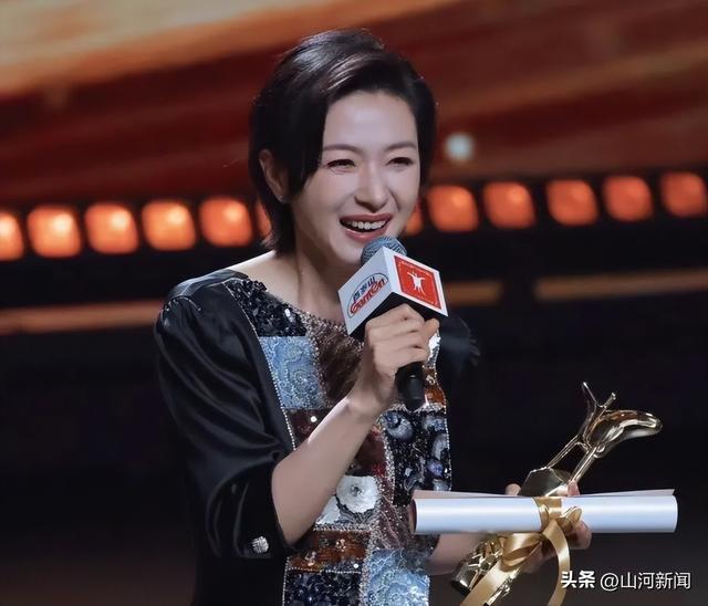 因长的太漂亮，七次拒绝导演“要求”被封杀，如今43岁凭实力走红