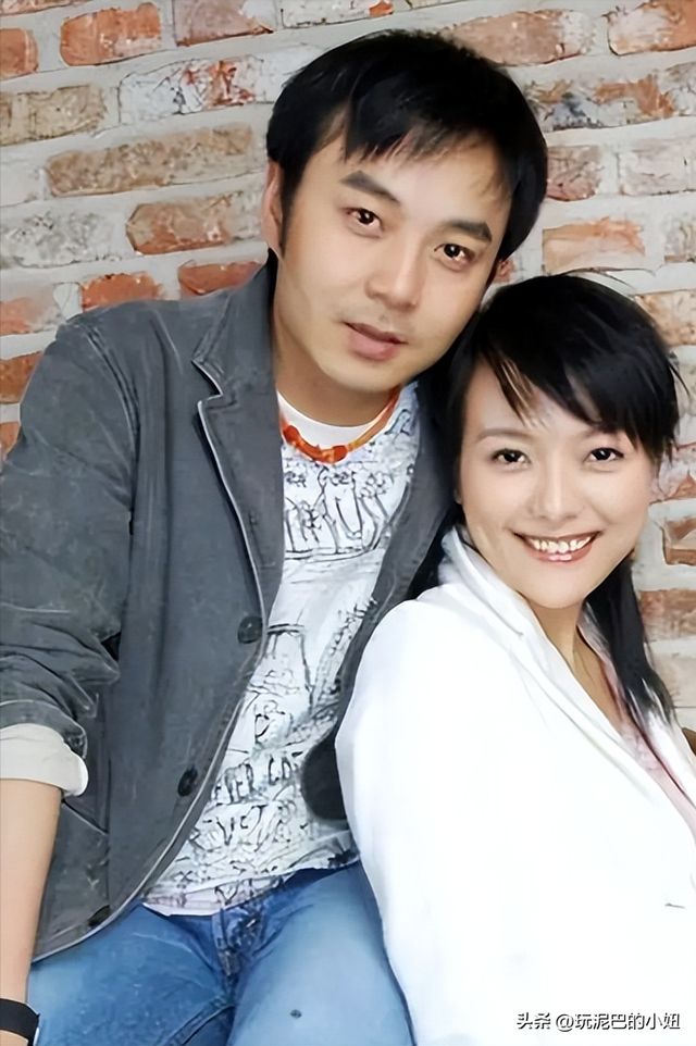 51岁汪涵现状:常年居住在长沙,穿人字拖嚼槟榔,大烟斗不离身