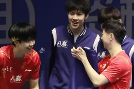 过日子不是谁过都一样的，马龙大头双打呲牙咧嘴，连毛巾都忘了！图片