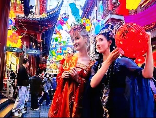 美媒惊叹：中国春节正在席卷全球！世界为什么突然爱上中国年？