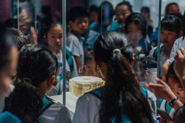 这座城市的8月是限定的！这里富贵迷人眼，没有人来了会不心动